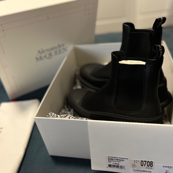 Alexander McQueen Chelsea boots main image 7